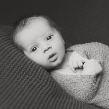 professional newborn photographer ottawa