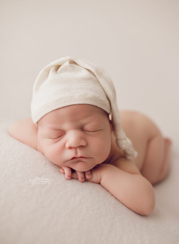 newborn with hat, newborn photography ottawa